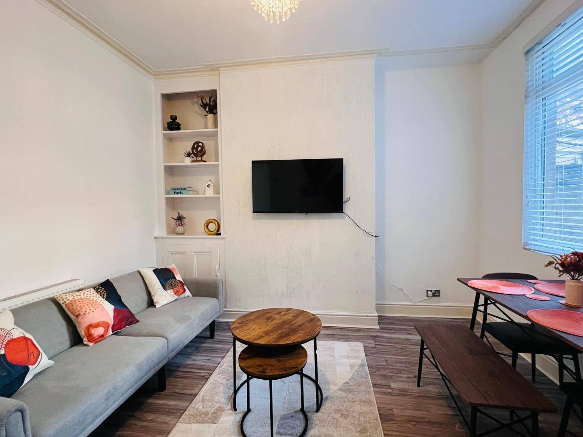 3-bed Stylish Apartment Liverpool