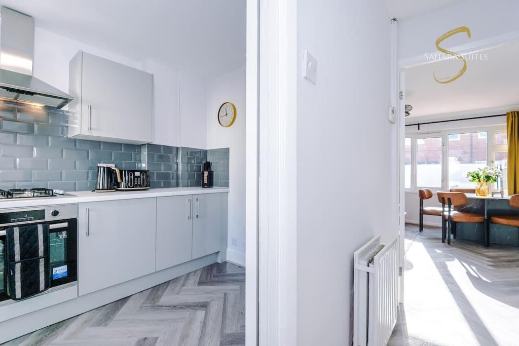 Holiday home Stylish 3bed - Centre - Parking - Sleep 5 Liverpool