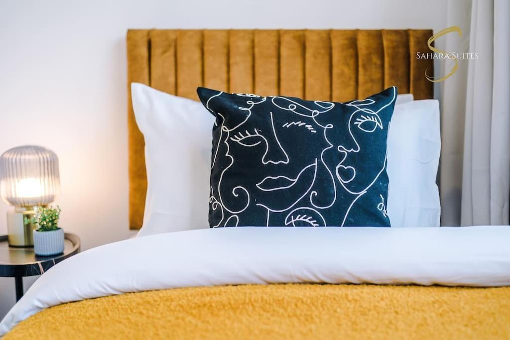 Stylish 3bed - Centre - Parking - Sleep 5 *