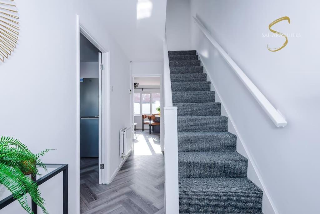Stylish 3bed - Centre - Parking - Sleep 5 *
