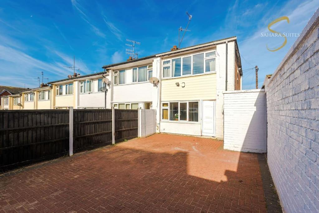 Holiday home Stylish 3bed - Centre - Parking - Sleep 5 *