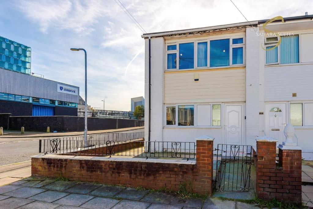 Stylish 3bed - Centre - Parking - Sleep 5 Holiday home