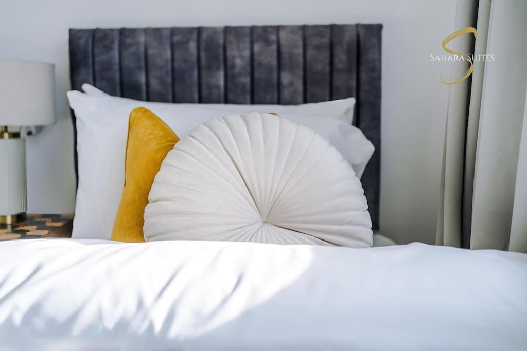 Stylish 3bed - Centre - Parking - Sleep 5 Holiday home