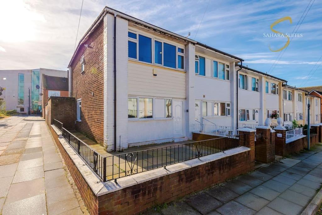 Holiday home Stylish 3bed - Centre - Parking - Sleep 5