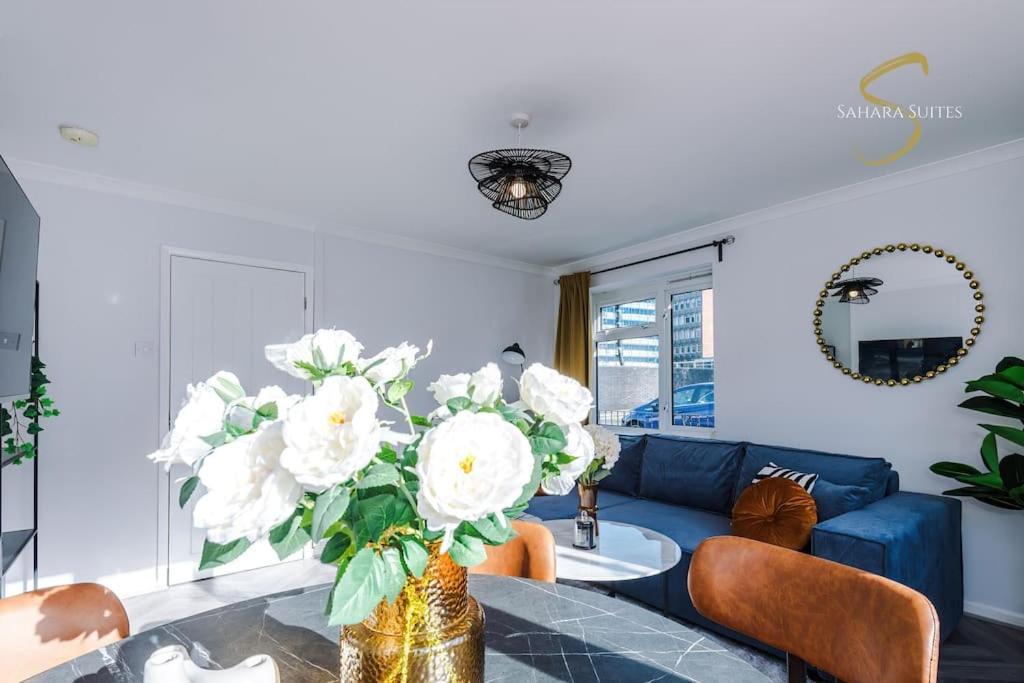 Holiday home Stylish 3bed - Centre - Parking - Sleep 5 *
