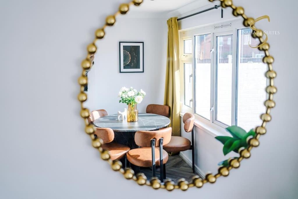 Stylish 3bed - Centre - Parking - Sleep 5 *