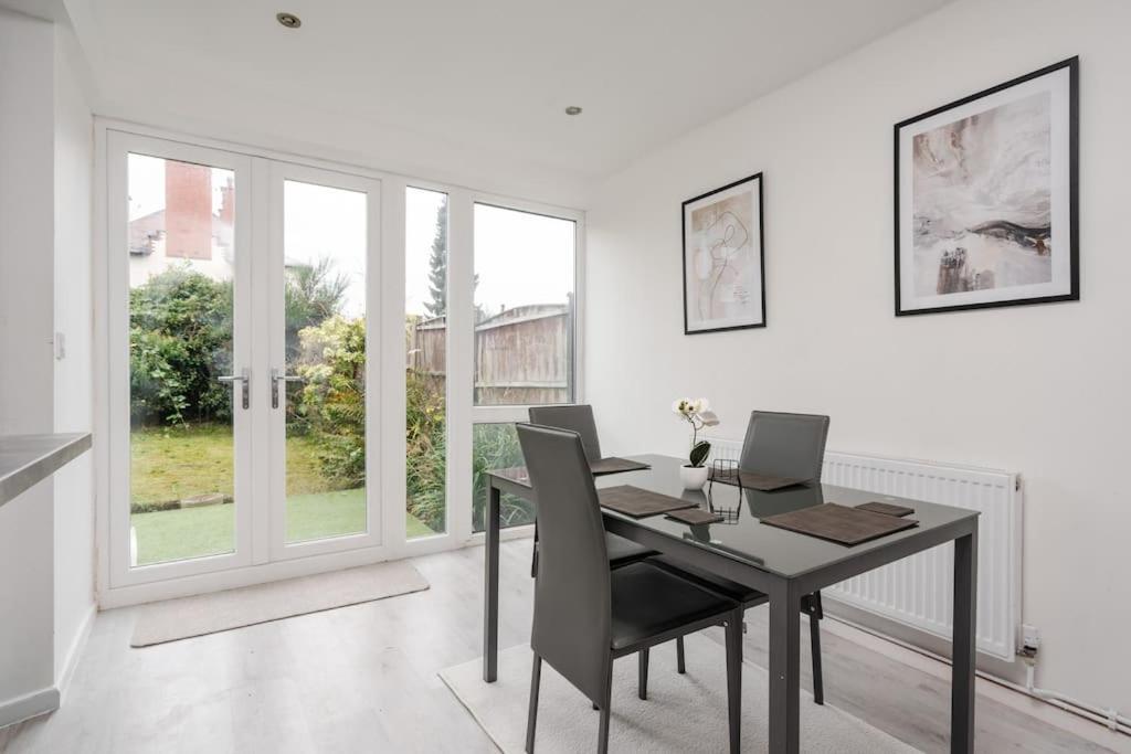 Comfy 3 Bedroom - Merseyside *