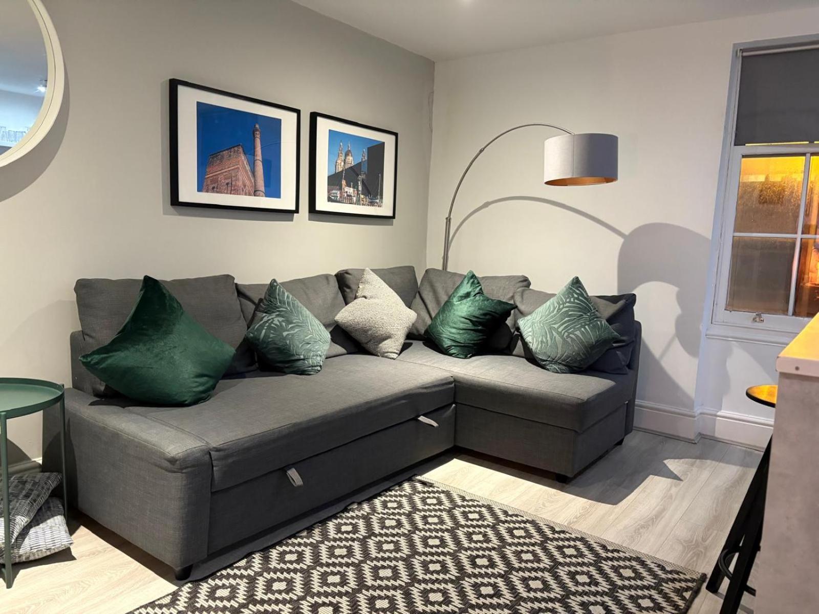 Jude's Place 01