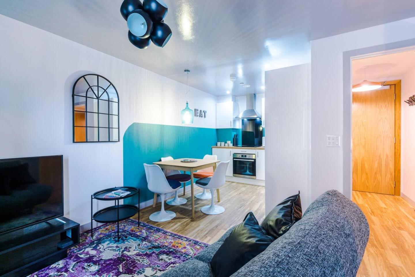 Holiday home High Reviewed 1-bed With Parking Location