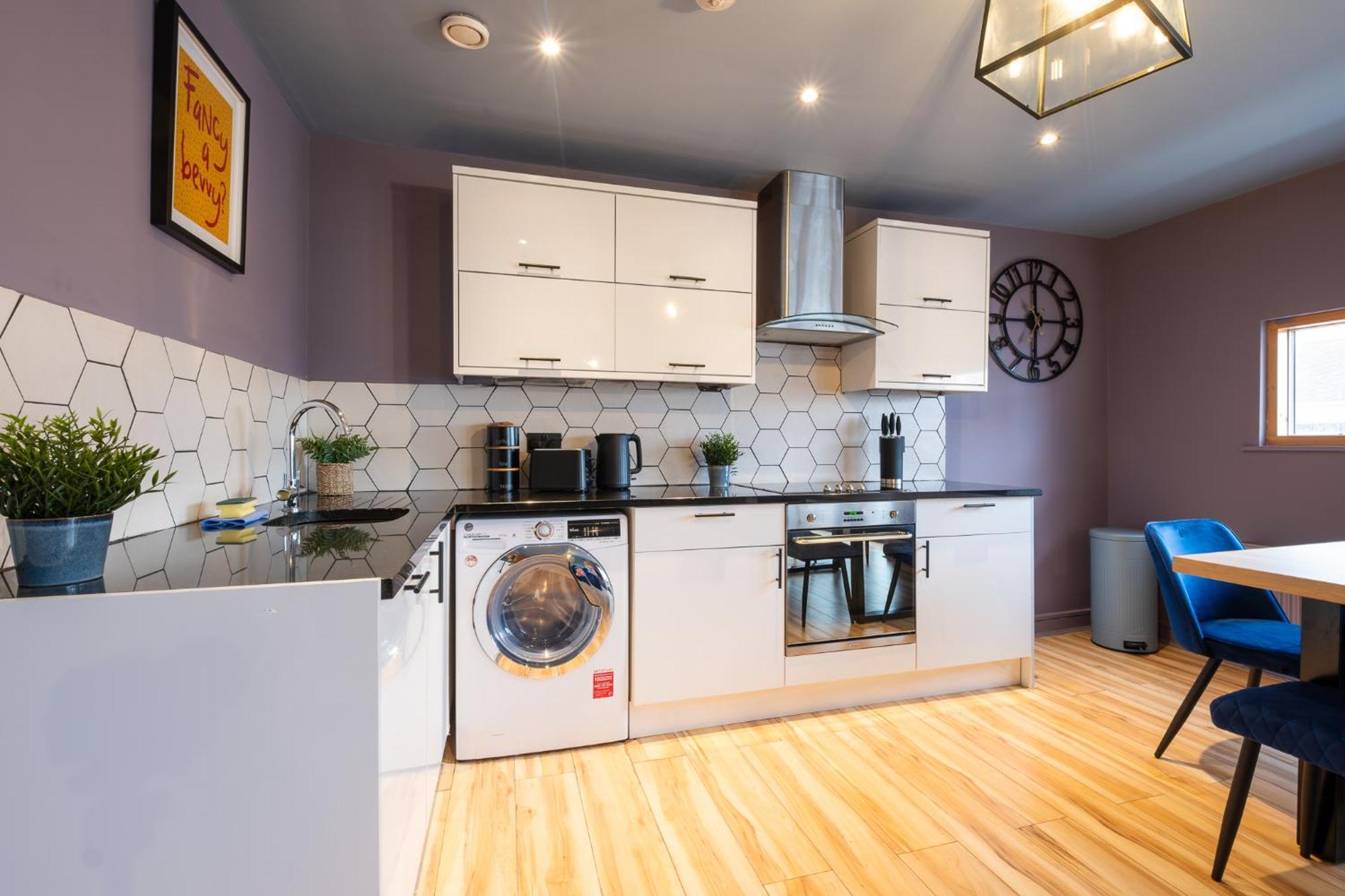 Centre Two Bedroom In The Heart Of Apartment *