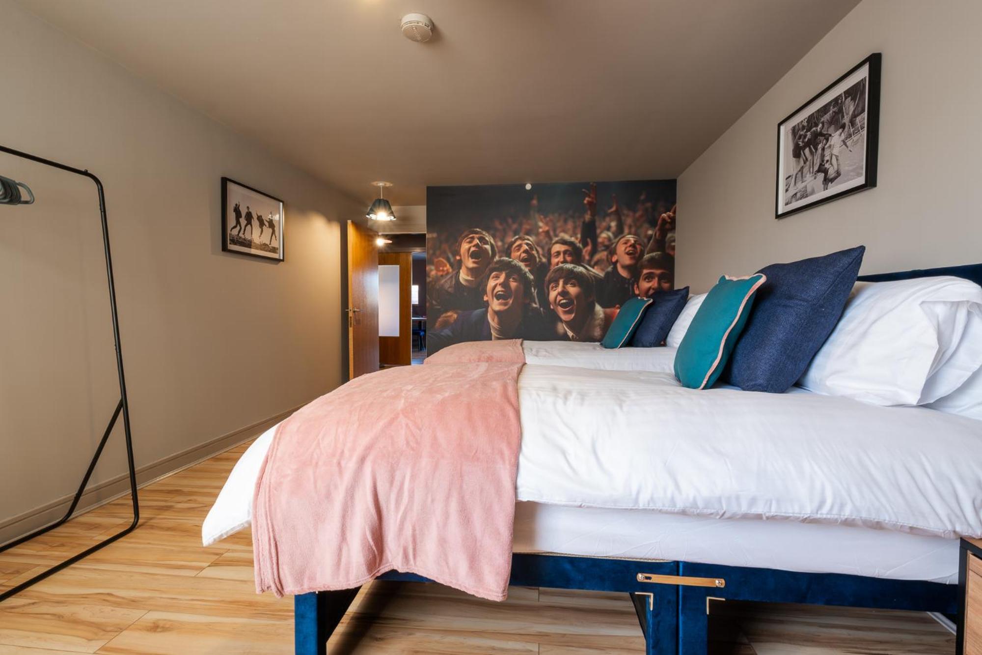 Centre Two Bedroom In The Heart Of Apartment *