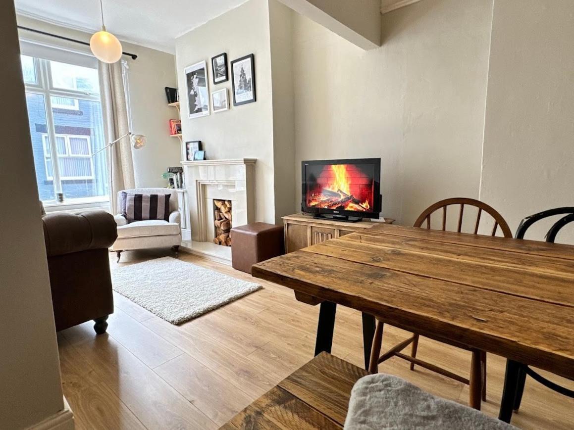 1 Min To Everton Fc Free Parking, Chic Apartment *