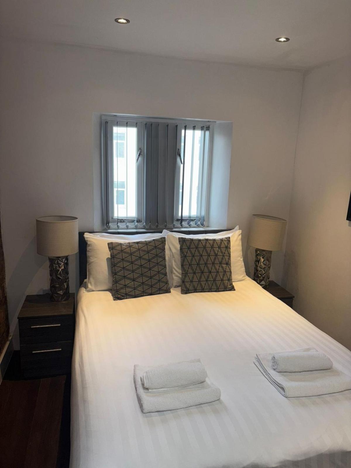 Castle Street 2 Bedroomed Next To The Ivy *