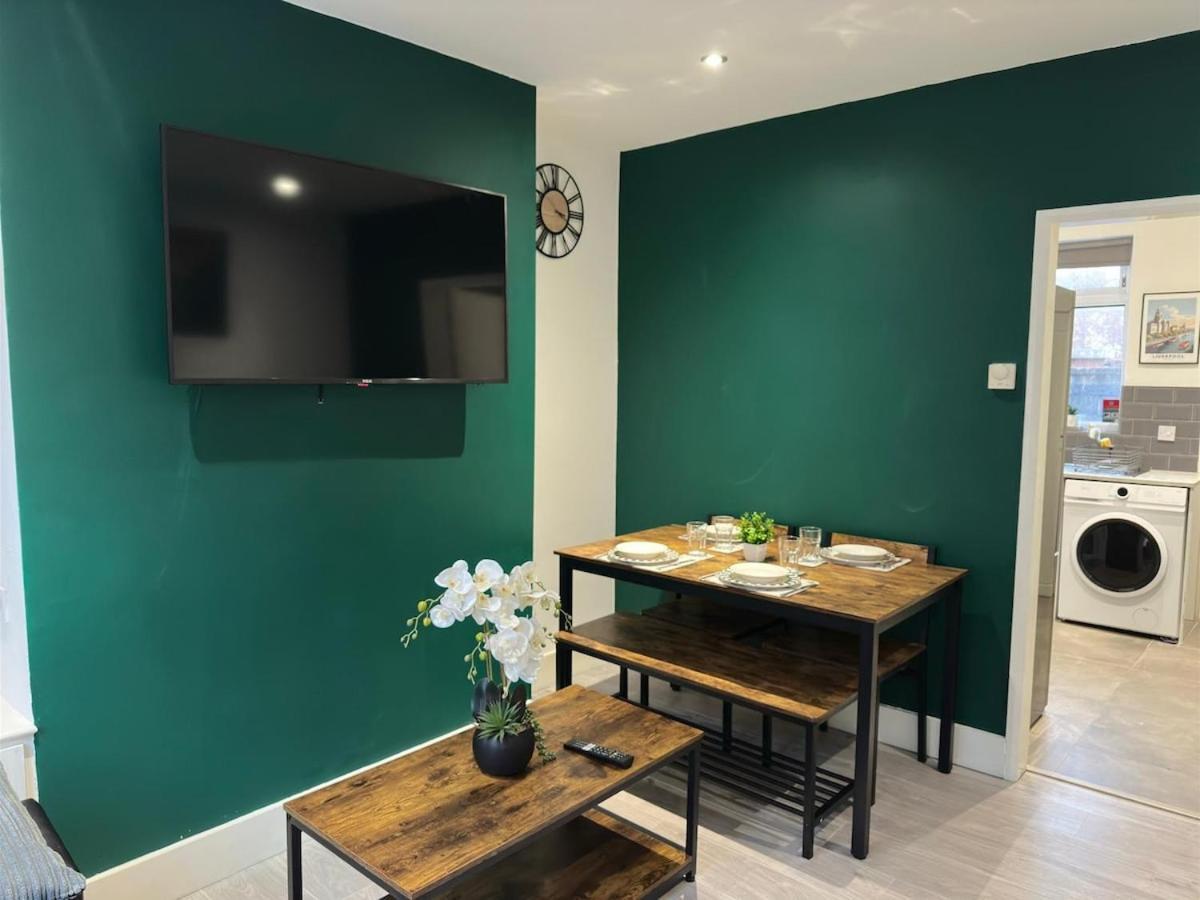 1 Min From Anfield Stadium 3 Car Parking Spots Holiday home *