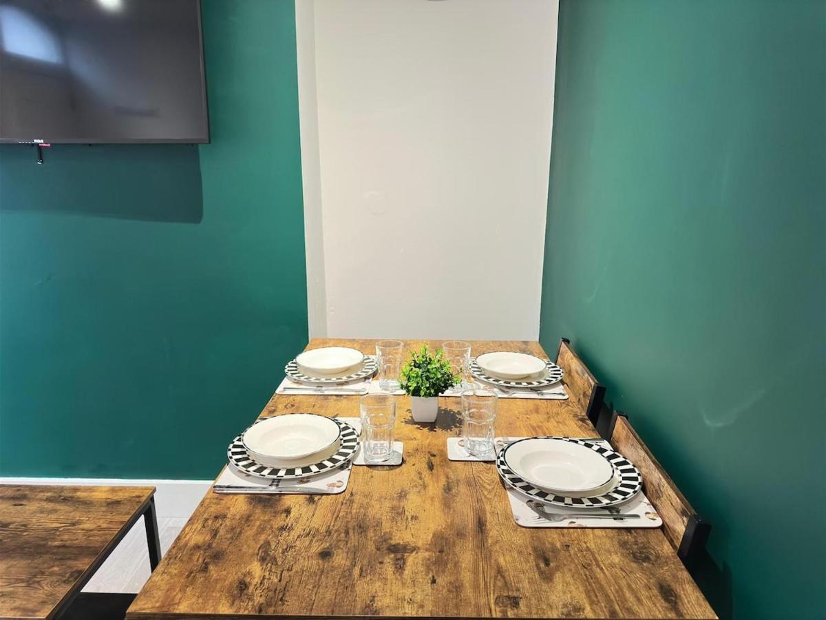 1 Min From Anfield Stadium 3 Car Parking Spots Holiday home Liverpool