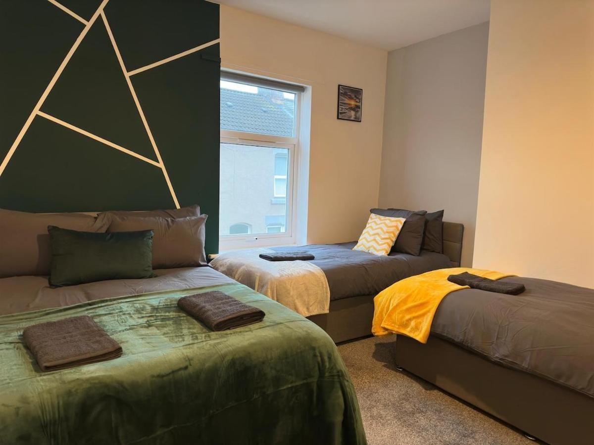1 Min From Anfield Stadium 3 Car Parking Spots Holiday home Liverpool