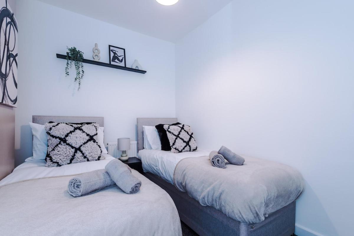 Stylish Three Bedroom House In By Eason Stays, Ideal For For Weekend Getaways & Business Travellers - With Free Parking! Holiday home Liverpool