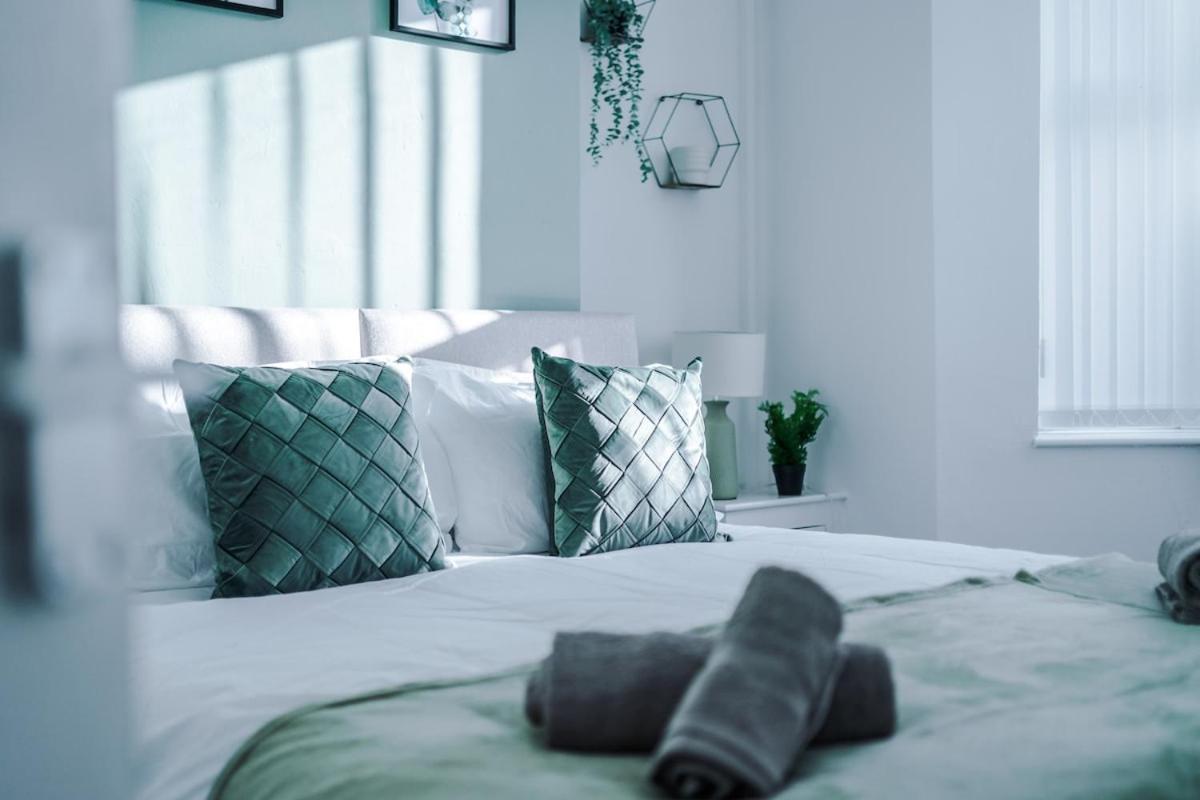 Holiday home Stylish Three Bedroom House In By Eason Stays, Ideal For For Weekend Getaways & Business Travellers - With Free Parking! Liverpool