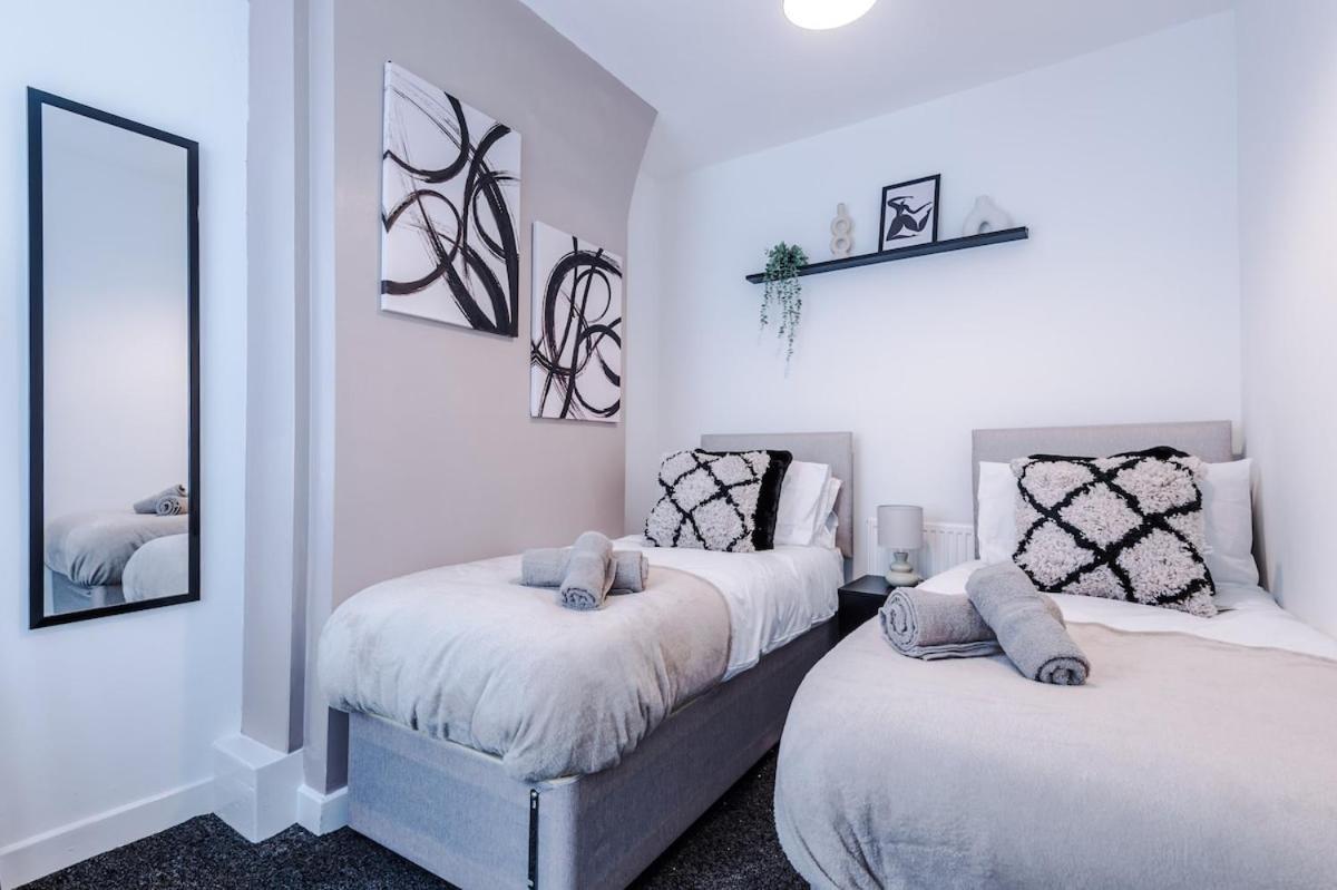 Holiday home Stylish Three Bedroom House In By Eason Stays, Ideal For For Weekend Getaways & Business Travellers - With Free Parking! Liverpool
