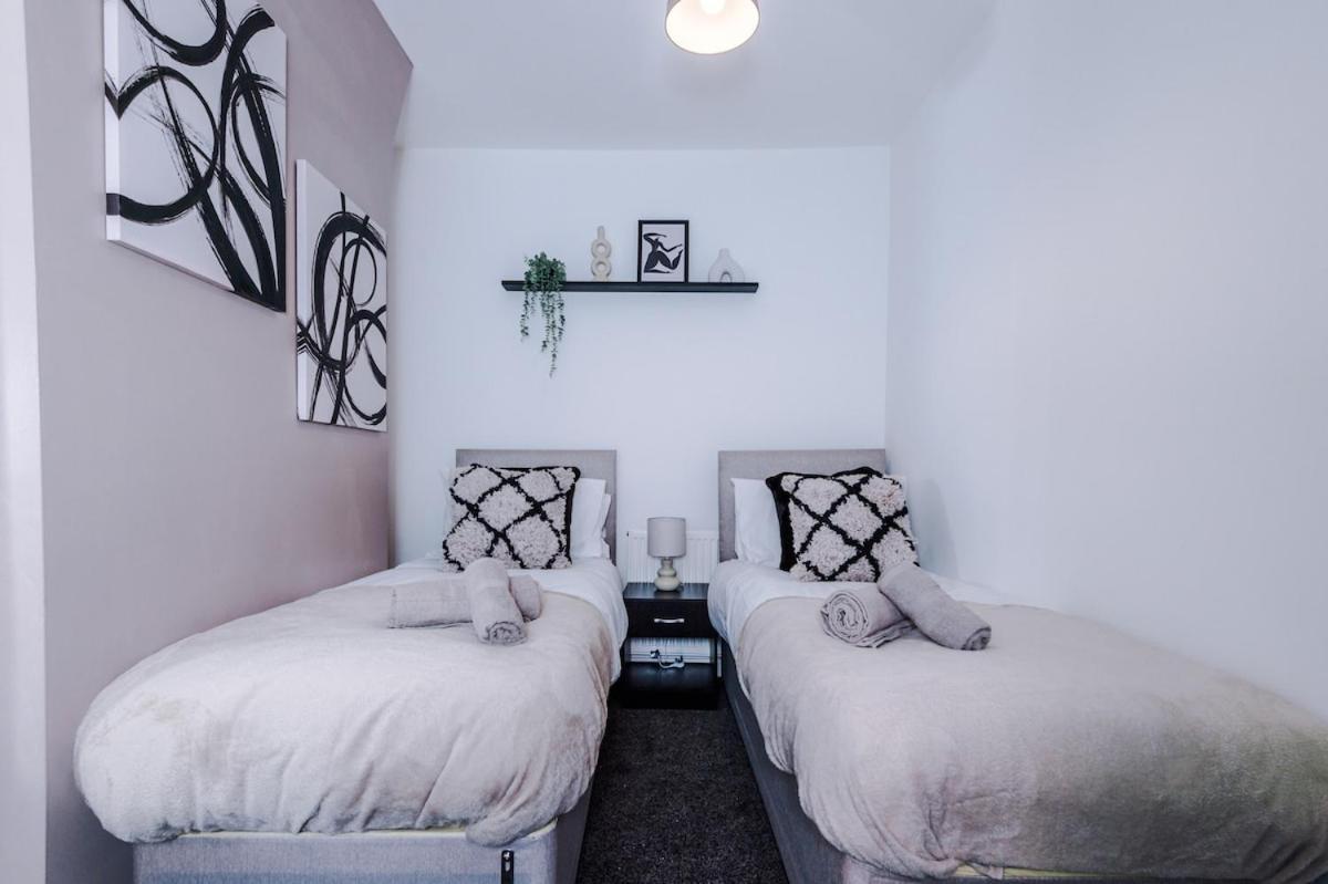 Stylish Three Bedroom House In By Eason Stays, Ideal For For Weekend Getaways & Business Travellers - With Free Parking! * Liverpool