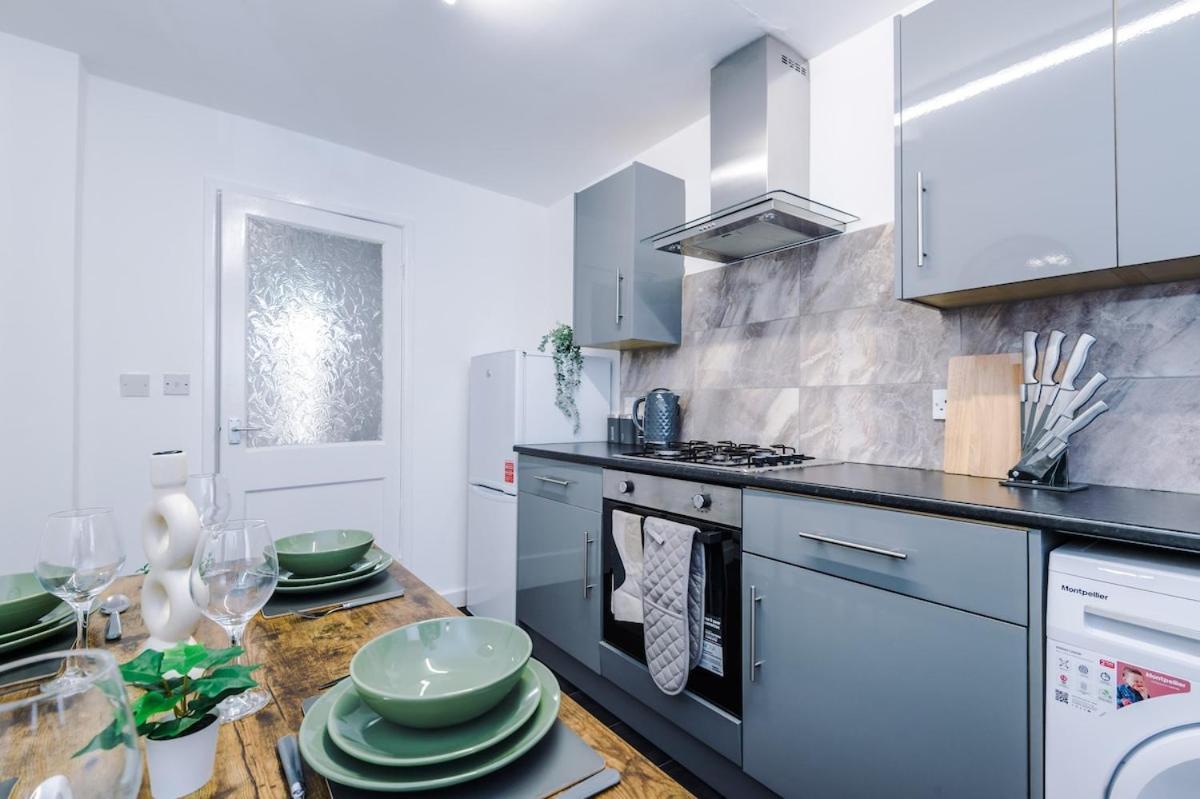 Stylish Three Bedroom House In By Eason Stays, Ideal For For Weekend Getaways & Business Travellers - With Free Parking! * Liverpool