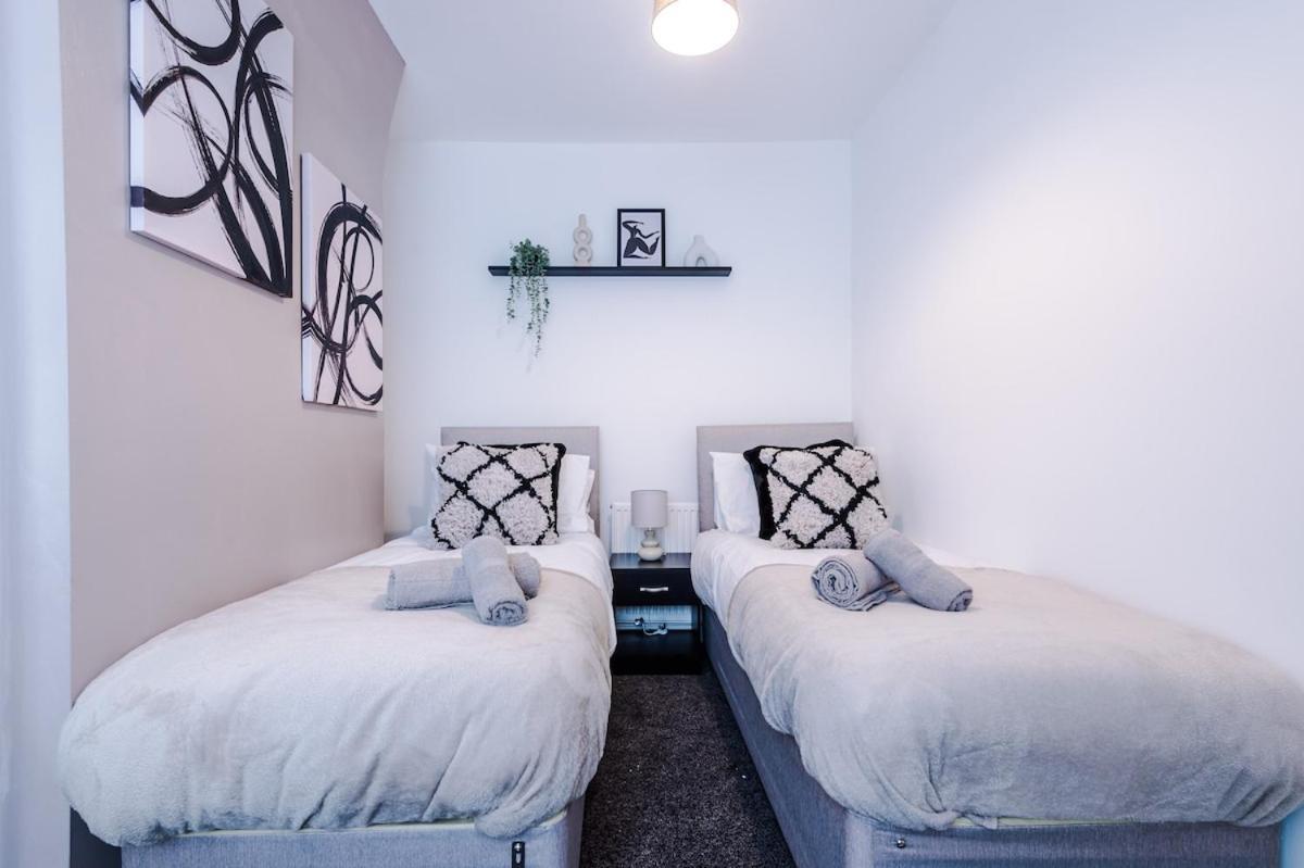 Holiday home Stylish Three Bedroom House In By Eason Stays, Ideal For For Weekend Getaways & Business Travellers - With Free Parking! Liverpool