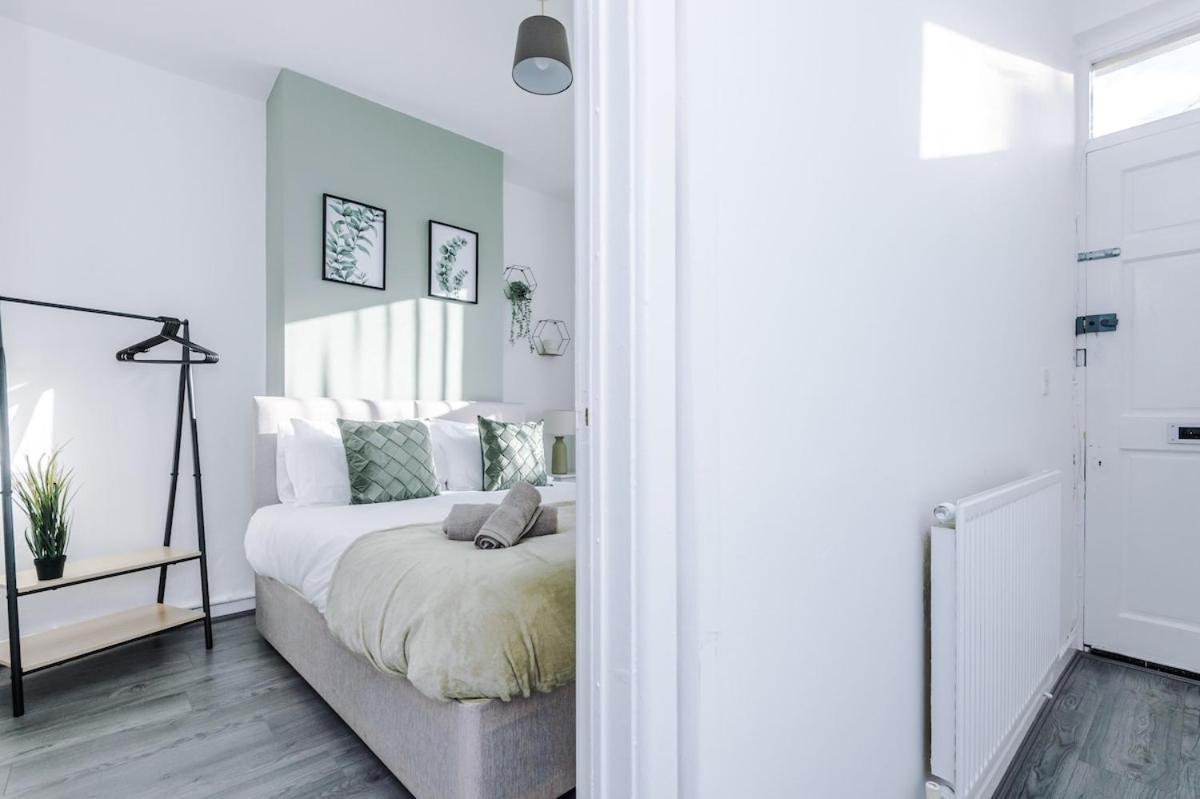 Stylish Three Bedroom House In By Eason Stays, Ideal For For Weekend Getaways & Business Travellers - With Free Parking! * Liverpool