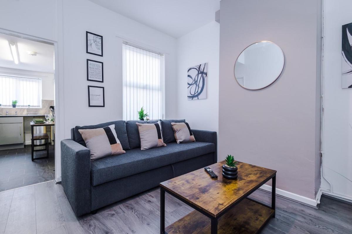 Stylish Three Bedroom House In By Eason Stays, Ideal For For Weekend Getaways & Business Travellers - With Free Parking! Holiday home Liverpool