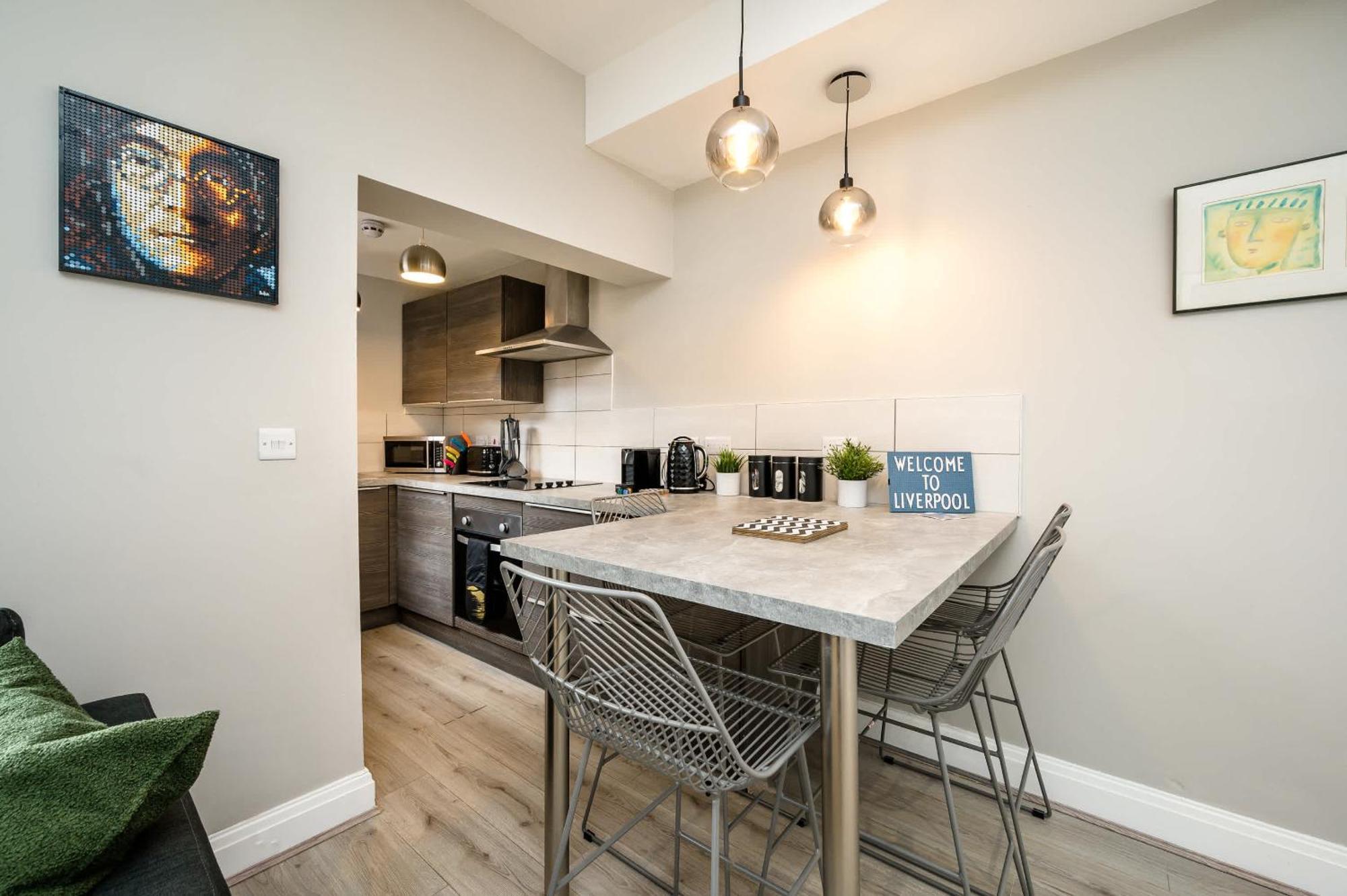 Lennon's Place Sleeping 5 Guests Apartment Liverpool