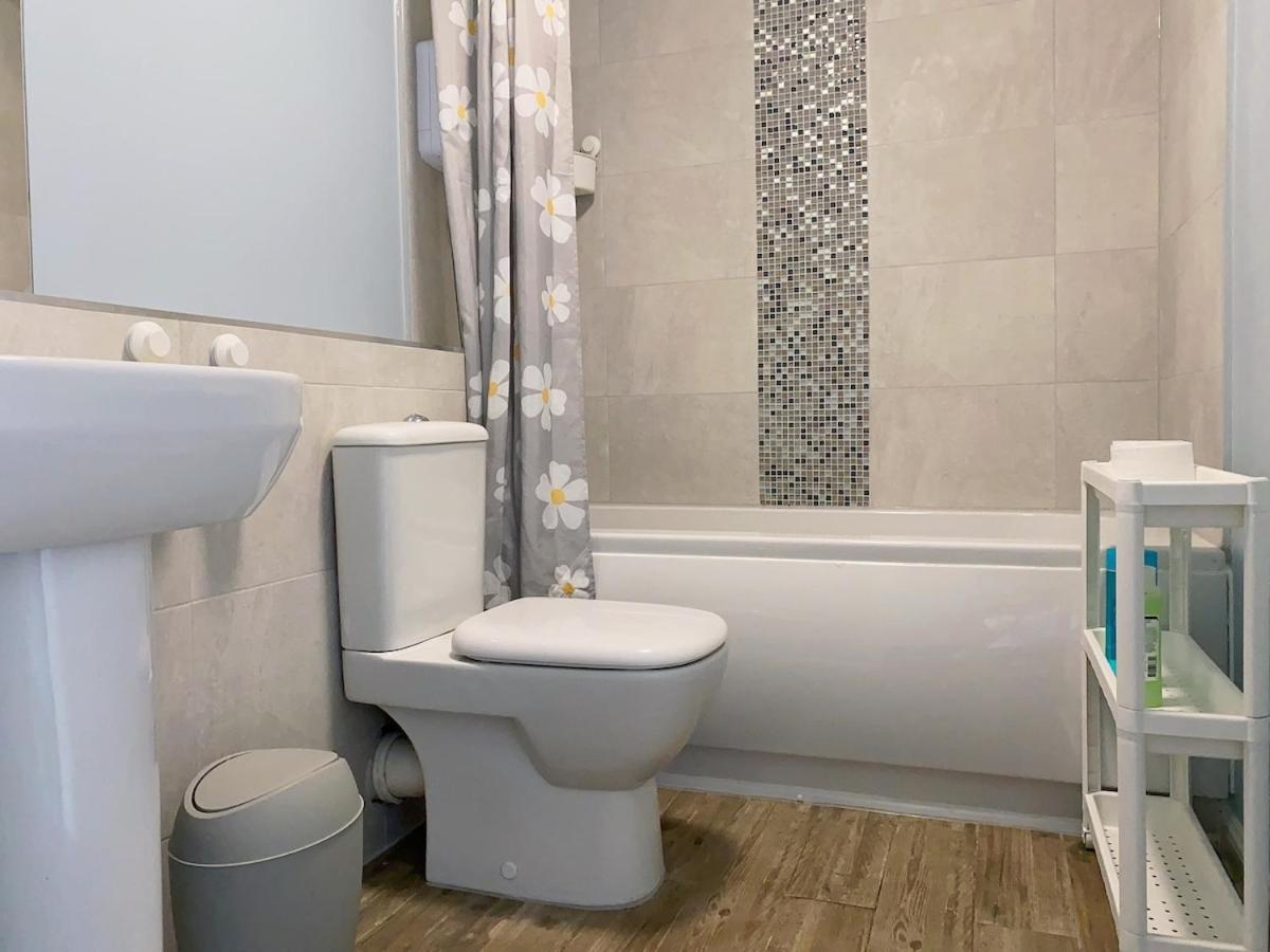 Beautiful 2 Bedroom Free Parking Liverpool