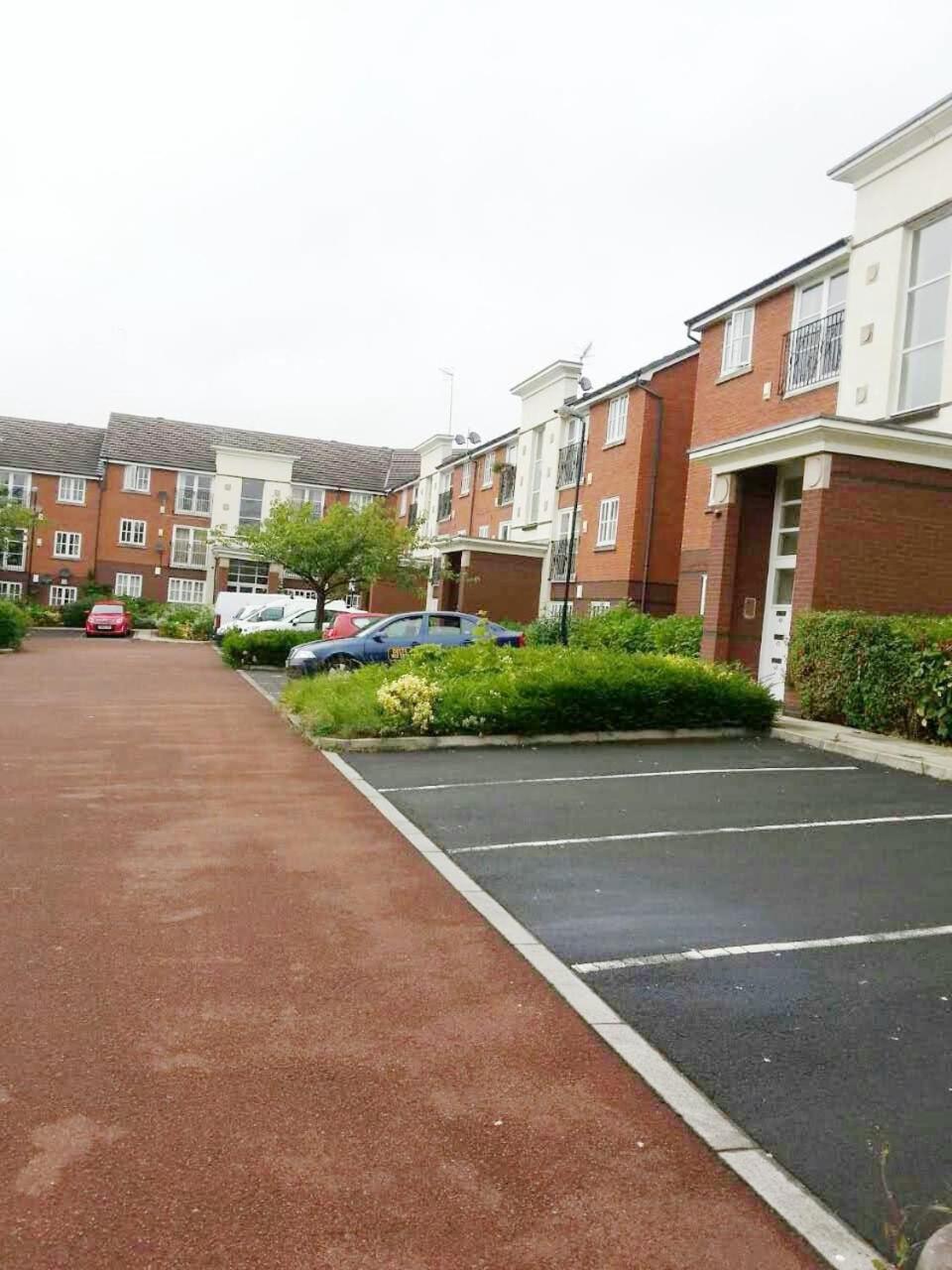 Apartment Beautiful 2 Bedroom Free Parking *
