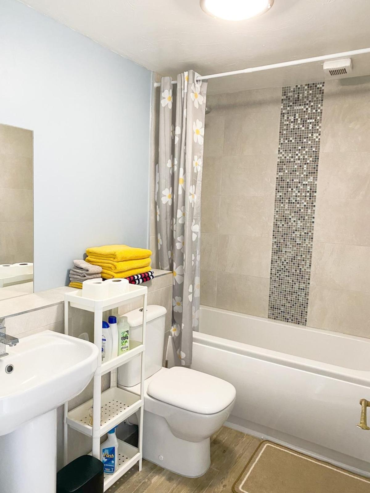 Beautiful 2 Bedroom Free Parking Liverpool