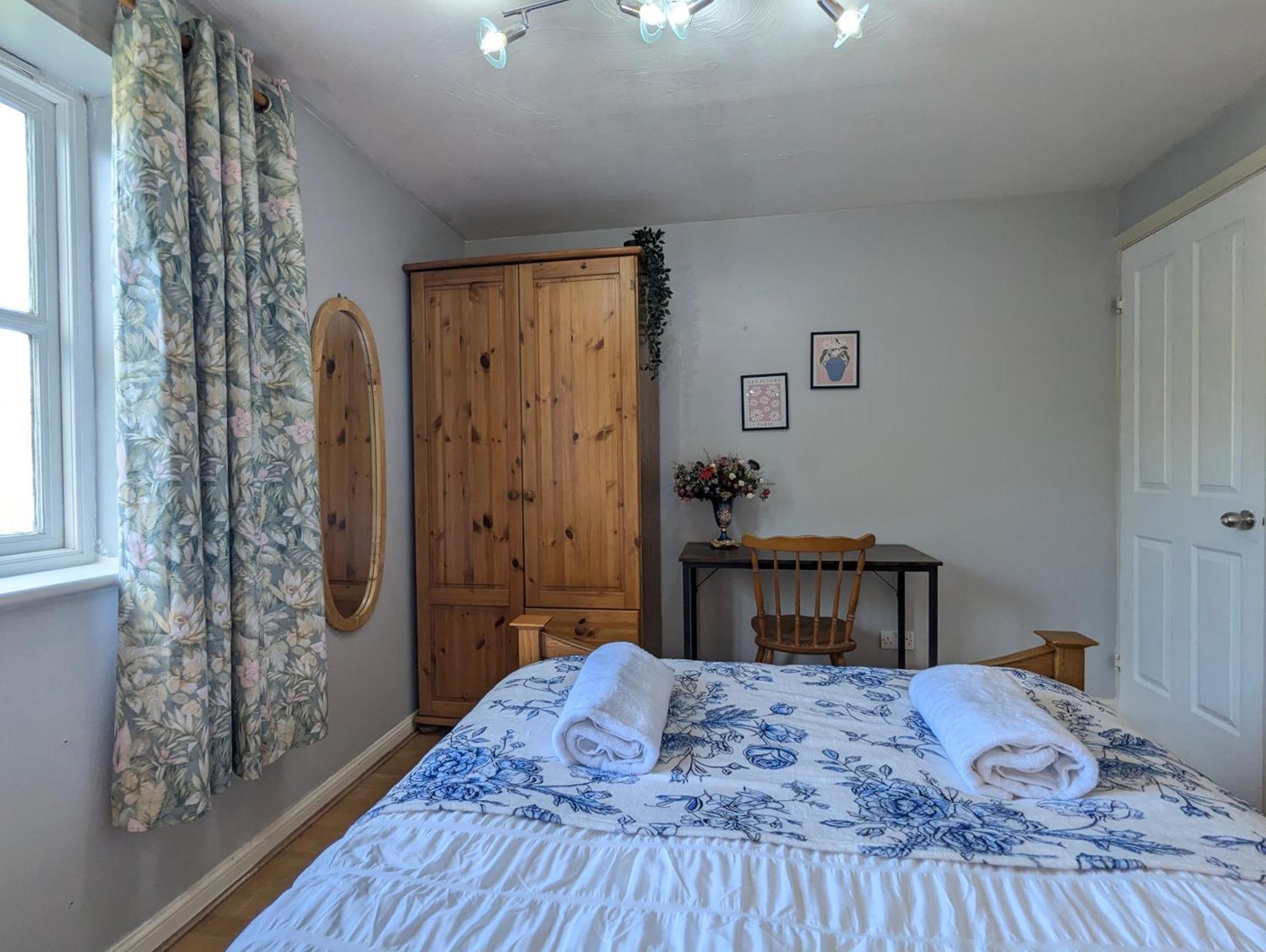 Vintage 2-bed Centre Gem Free Parking Apartment *