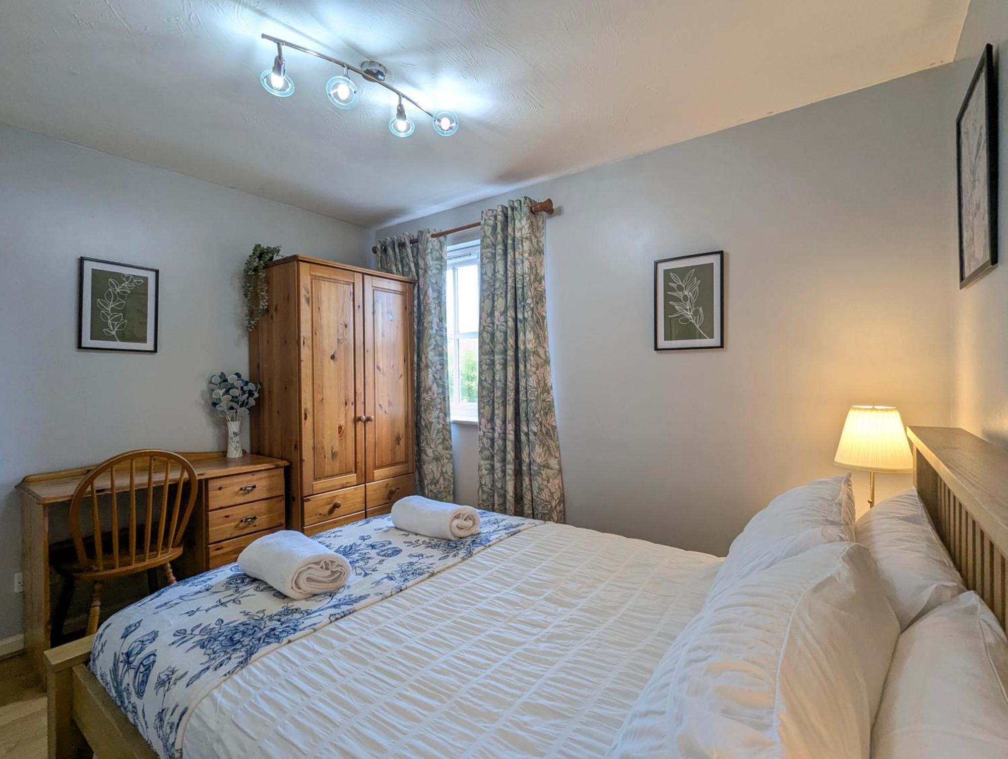 Vintage 2-bed Centre Gem Free Parking Apartment