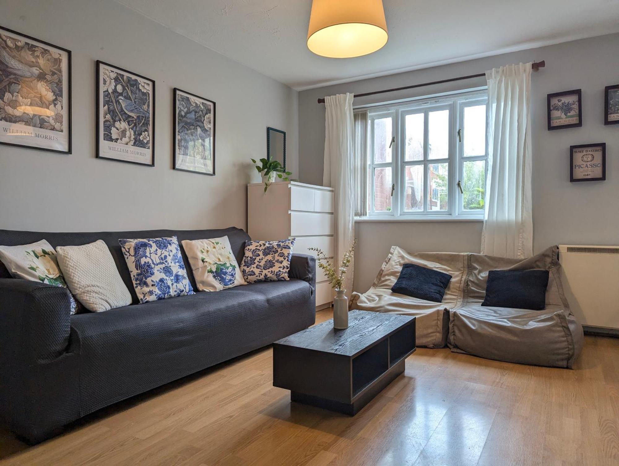 Vintage 2-bed Centre Gem Free Parking *
