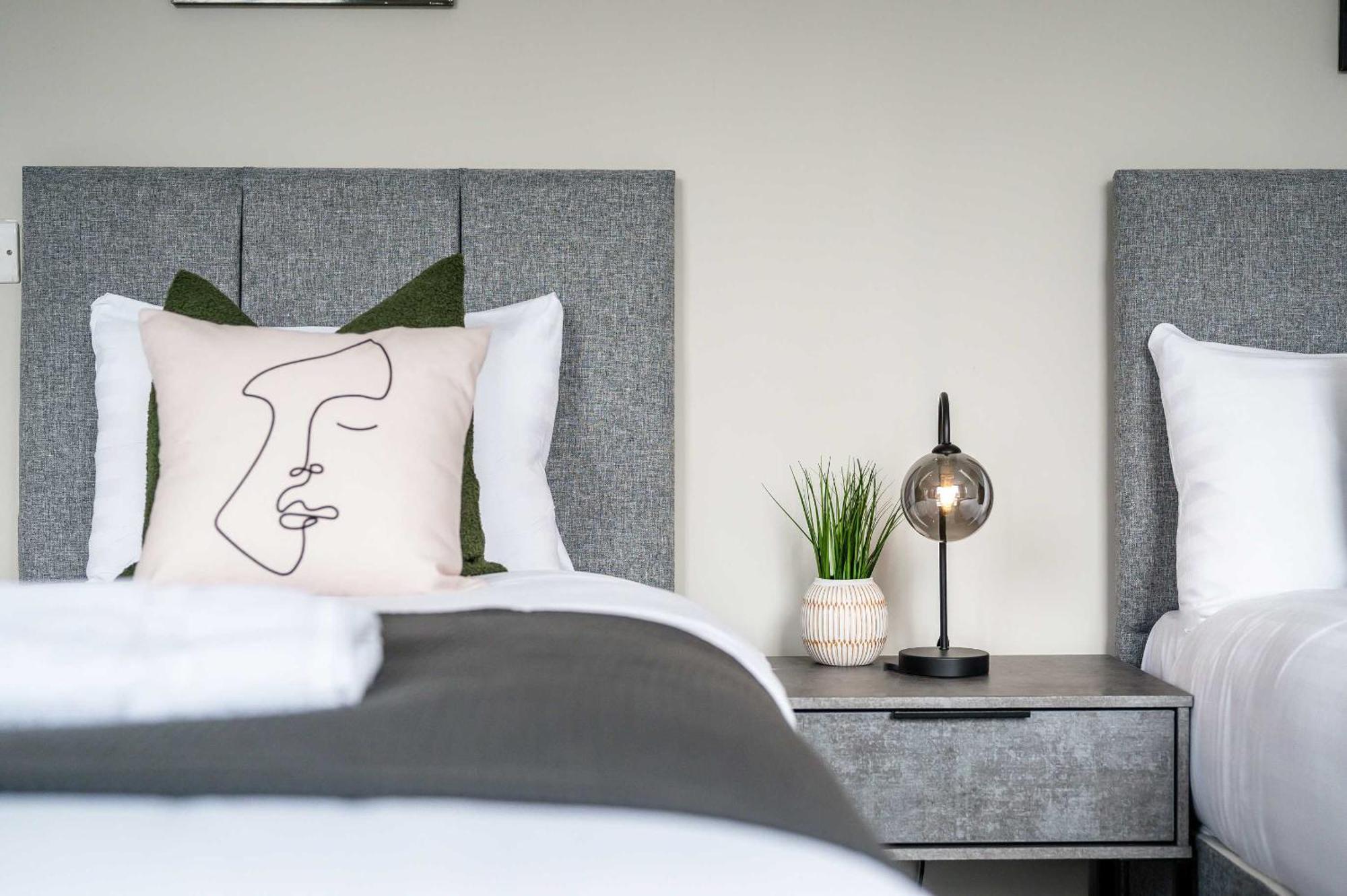 Lennon's Place Sleeping 5 Guests Liverpool