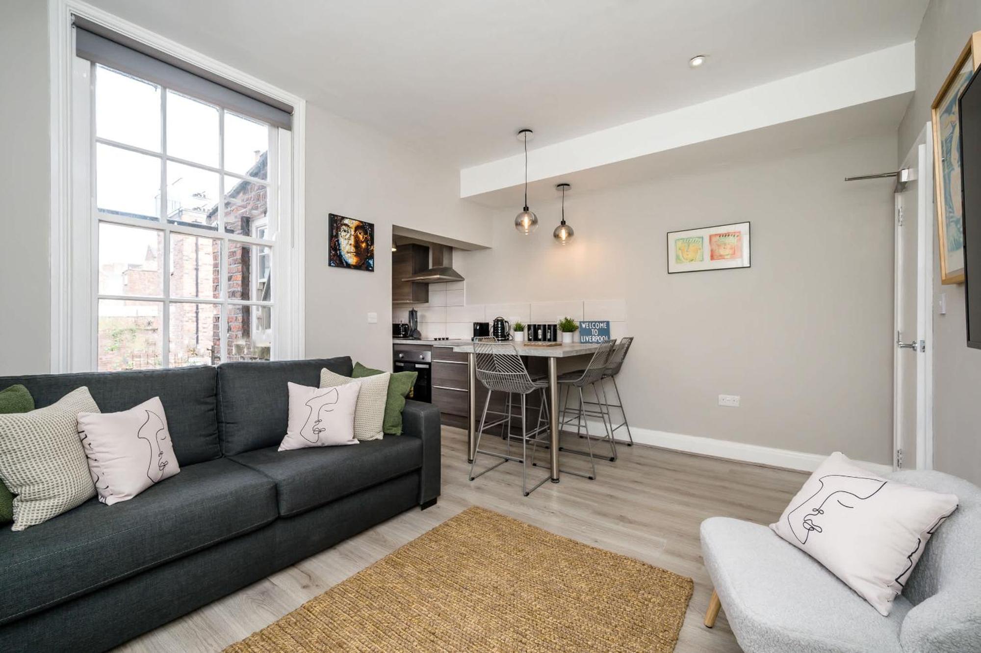 Lennon's Place Sleeping 5 Guests * Liverpool