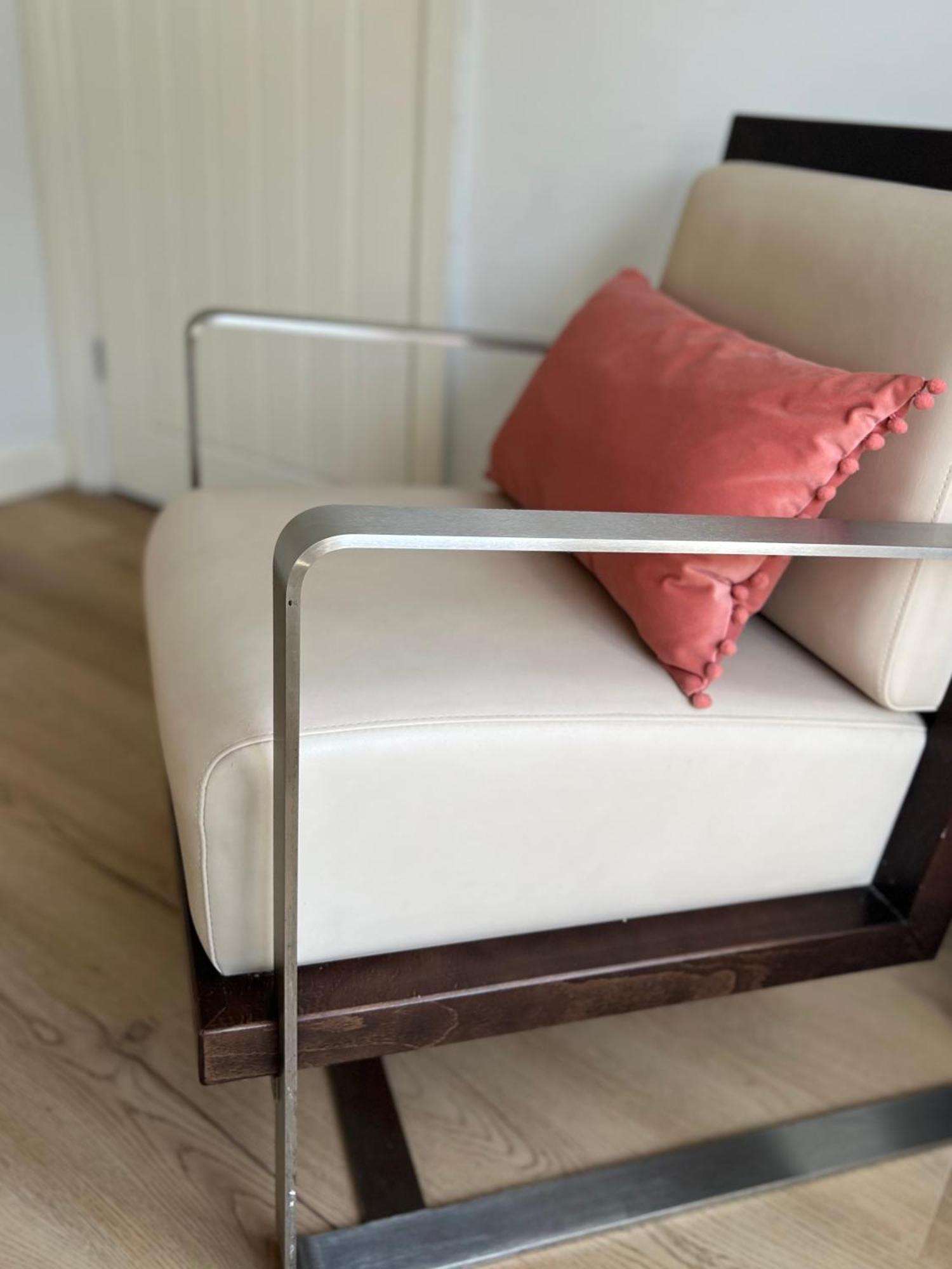 2025 Award Winner Peach House - 4 Bedrooms Liverpool