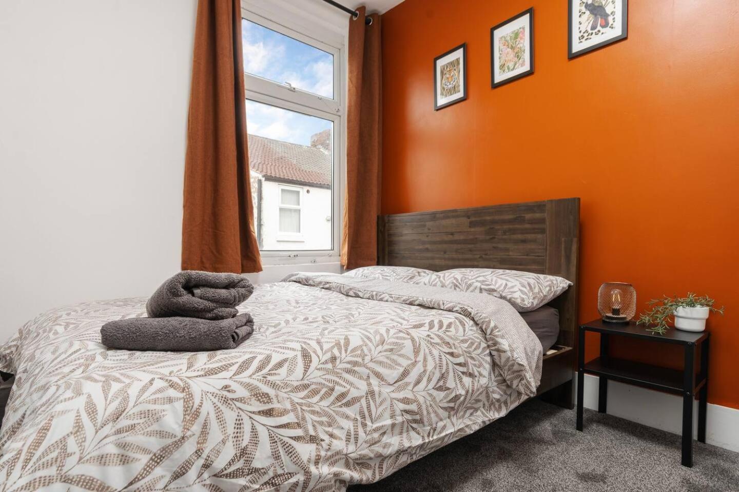 Holiday home Away From Close To Free Parking
