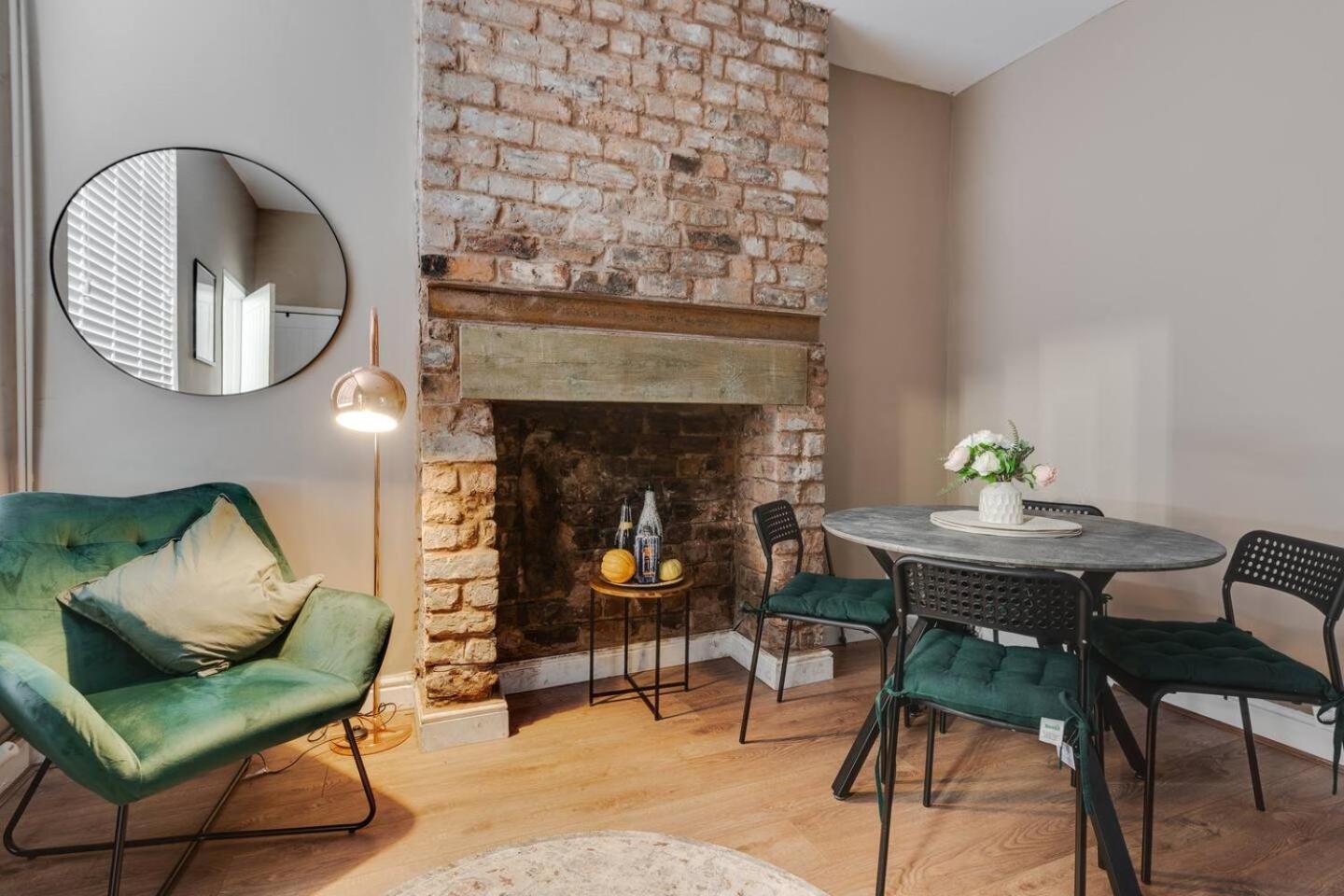 Holiday home Away From Close To Free Parking *
