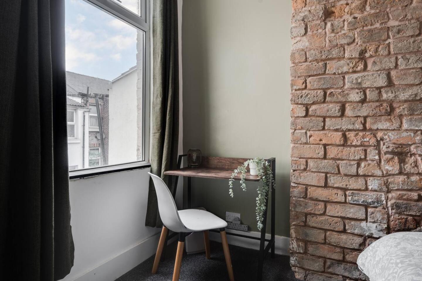 Holiday home Away From Close To Free Parking