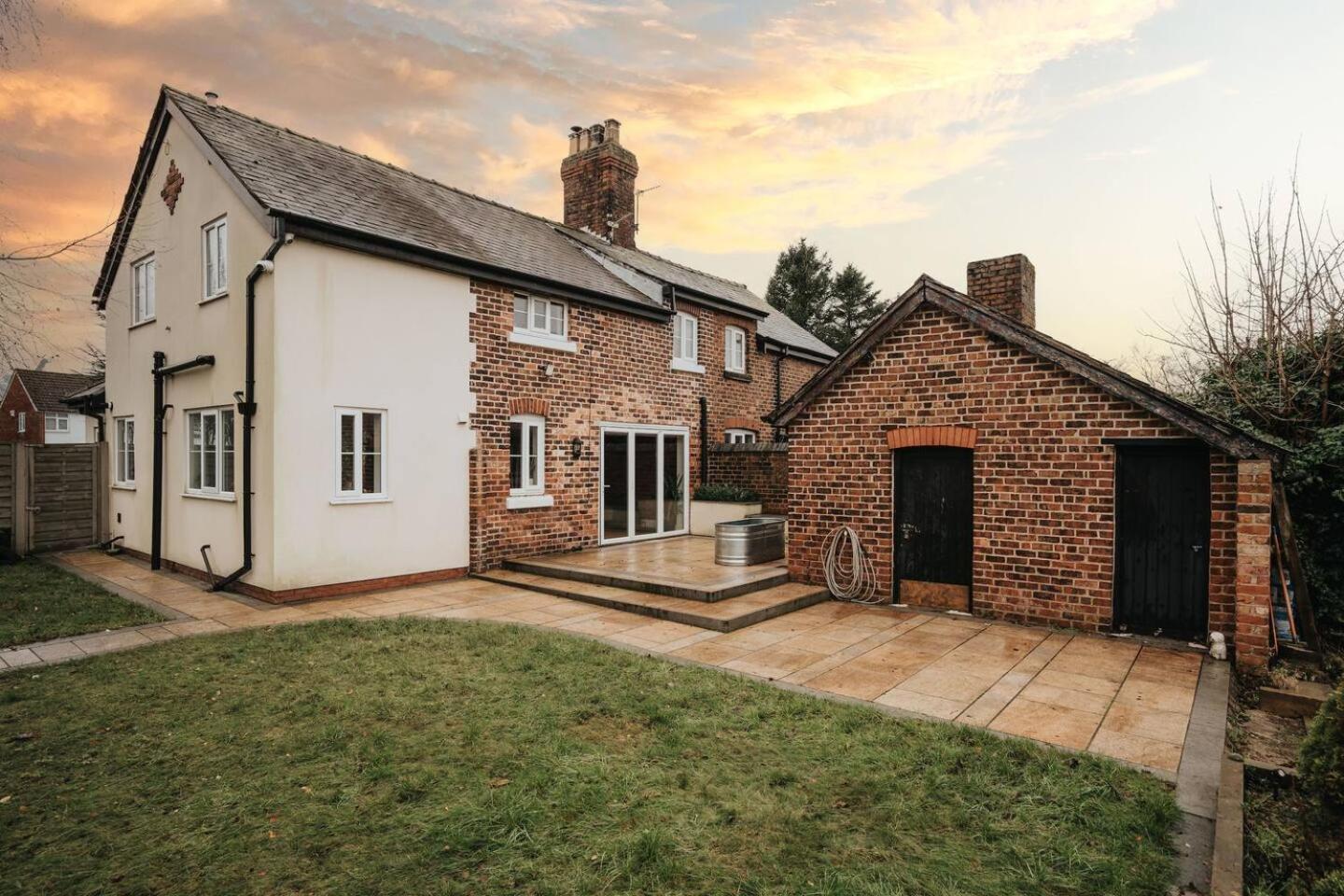 Farm stay Historic Retreat With Large Garden Free Parking Liverpool