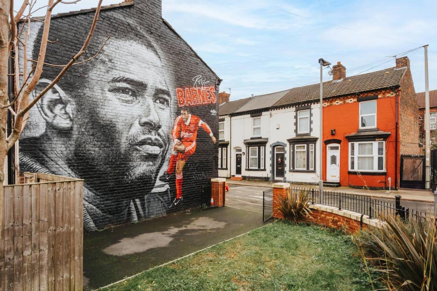 Perfect Football Near Lfc Ground Holiday home