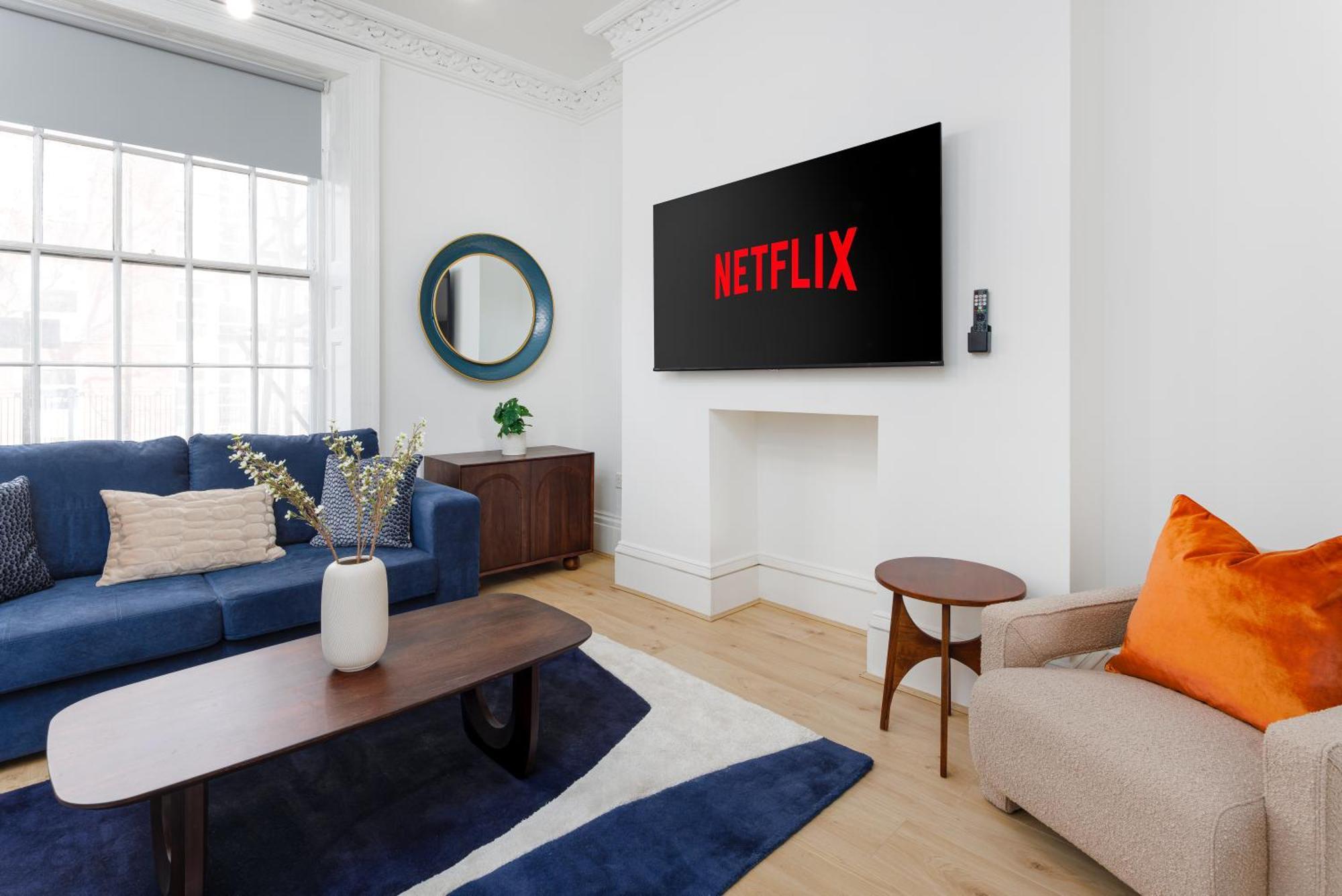 Flatzy - Centre Mansion 2, Sleeps 22, 4 Baths Holiday home Liverpool