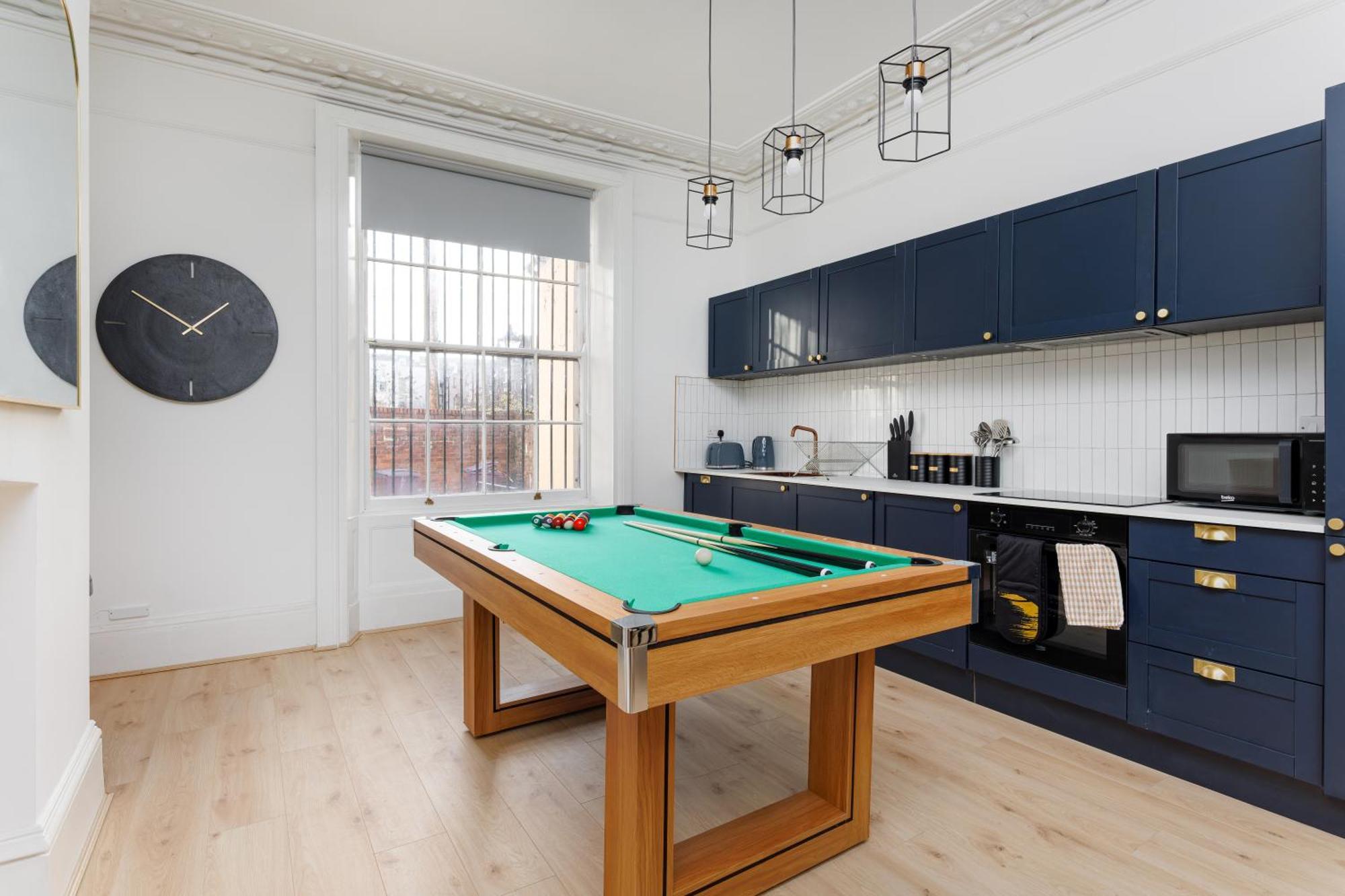 Holiday home Flatzy - Centre Mansion 2, Sleeps 22, 4 Baths