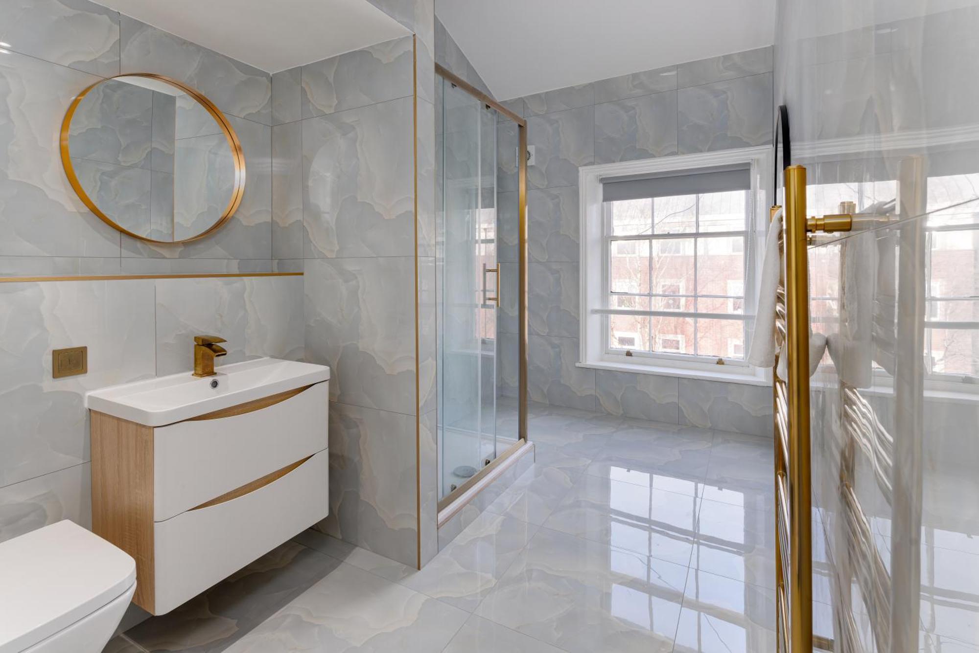 Flatzy - Centre Mansion 2, Sleeps 22, 4 Baths * Liverpool