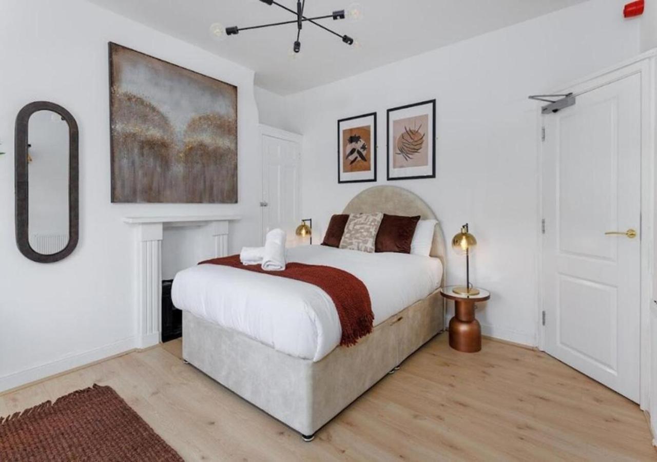 Flatzy - Centre Mansion 2, Sleeps 22, 4 Baths Liverpool