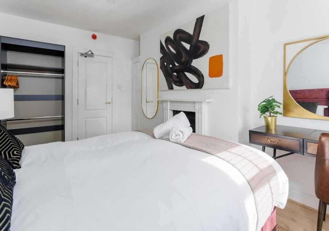 Holiday home Flatzy - Centre Mansion 2, Sleeps 22, 4 Baths Liverpool