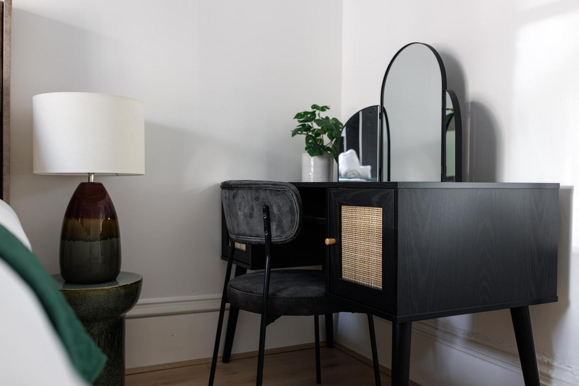 Holiday home Flatzy - Centre Mansion 2, Sleeps 22, 4 Baths Liverpool