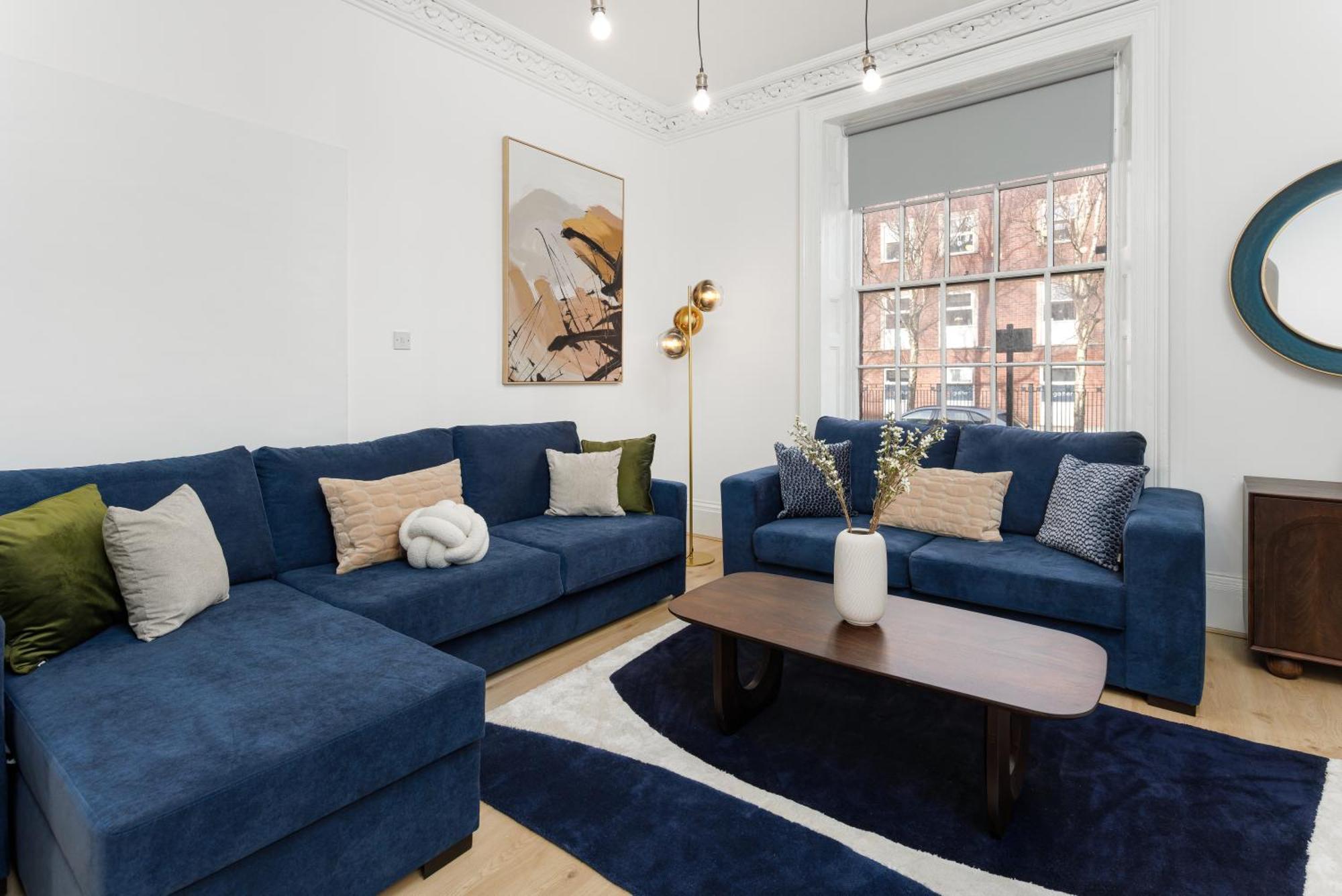 Flatzy - Centre Mansion 2, Sleeps 22, 4 Baths